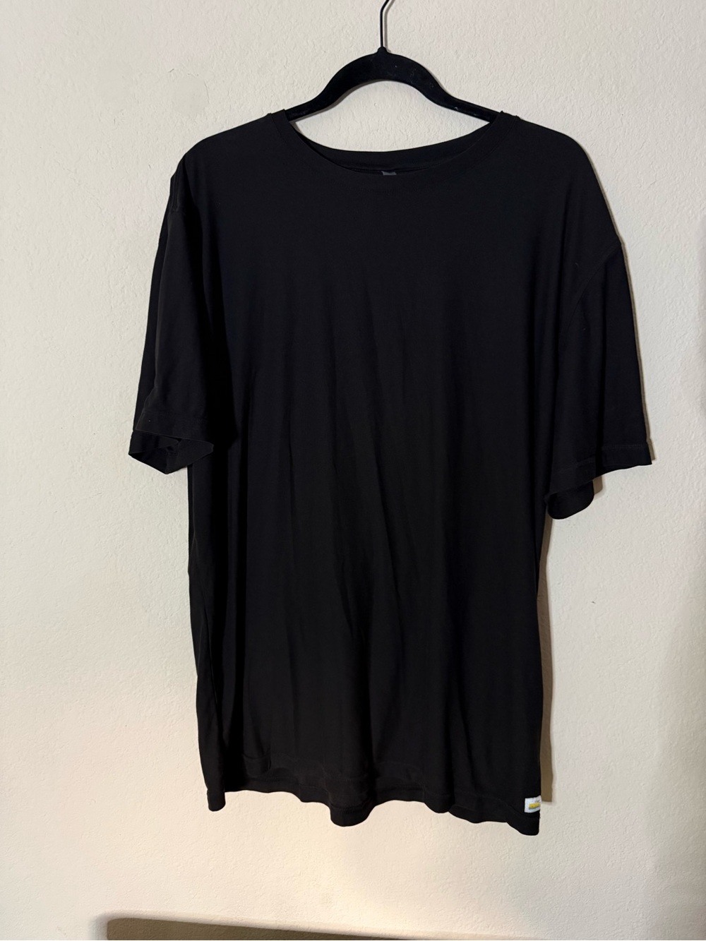 Vuori Men's Black Crew Neck T-Shirt - Classic Casual Tee